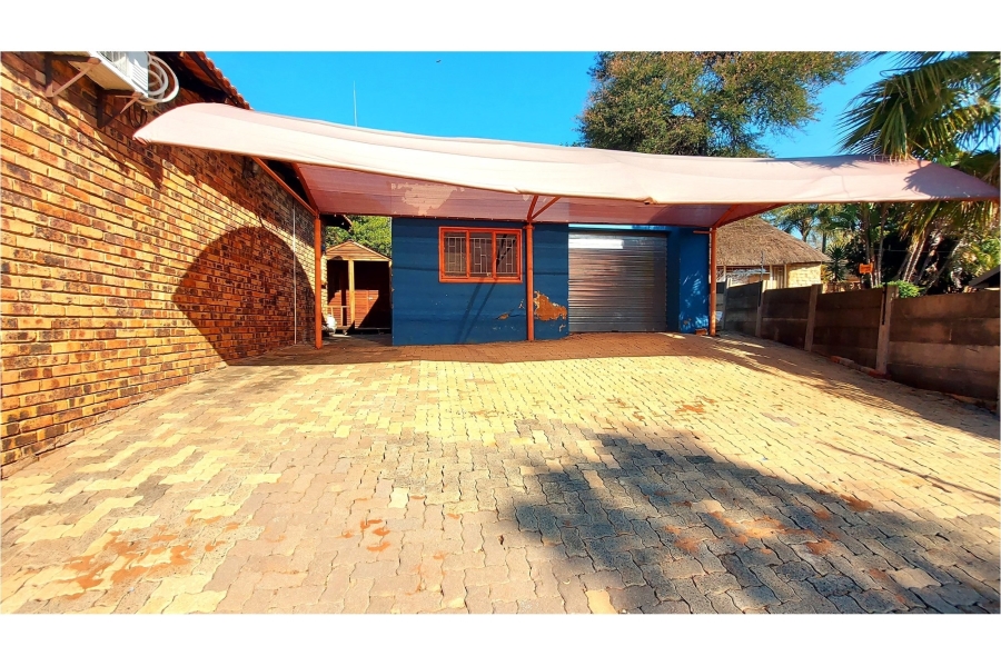 6 Bedroom Property for Sale in Ifafi North West